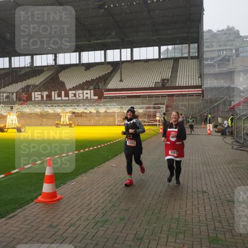 07.12.2025 - St. Pauli X-Mass-Run No. 15 Fabian Wolf http://msf.ph/oto/9364639 07.12.2025 10:07:34 Ziel 256, 265, 272, 517, 657, 685, 716, 767, 1187, 1234, 1447, 1449, 1543, 3003 meine-sportfotos.de