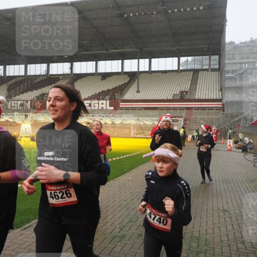07.12.2025 - St. Pauli X-Mass-Run No. 15 Fabian Wolf http://msf.ph/oto/9364682 07.12.2025 10:08:04 Ziel 2691, 2692, 3627, 3628, 4231, 4623, 4624, 4626, 4734, 4737, 4740 meine-sportfotos.de