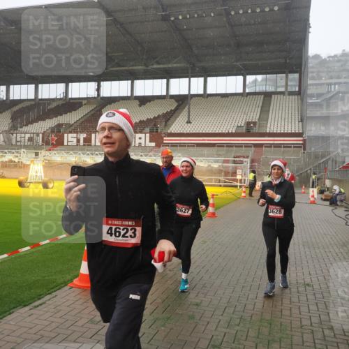 07.12.2025 - St. Pauli X-Mass-Run No. 15 Fabian Wolf http://msf.ph/oto/9364687 07.12.2025 10:08:05 Ziel 2691, 2692, 3627, 3628, 4231, 4623, 4624, 4626, 4734, 4737, 4740 meine-sportfotos.de