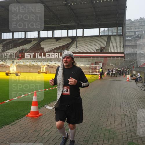07.12.2025 - St. Pauli X-Mass-Run No. 15 Fabian Wolf http://msf.ph/oto/9364725 07.12.2025 10:08:28 Ziel 2650, 2746 meine-sportfotos.de