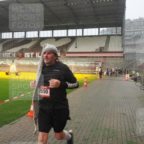 07.12.2025 - St. Pauli X-Mass-Run No. 15 Fabian Wolf http://msf.ph/oto/9364726 07.12.2025 10:08:28 Ziel 2650, 2746 meine-sportfotos.de