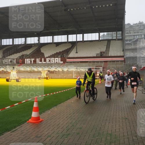 07.12.2025 - St. Pauli X-Mass-Run No. 15 Fabian Wolf http://msf.ph/oto/9364733 07.12.2025 10:08:37 Ziel 2247, 2248, 2650, 3212, 3495, 3671, 3759, 4205, 4232, 4234, 4451 meine-sportfotos.de