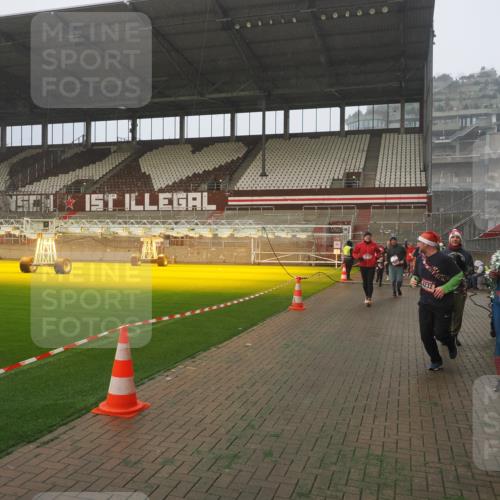 07.12.2025 - St. Pauli X-Mass-Run No. 15 Fabian Wolf http://msf.ph/oto/9364749 07.12.2025 10:08:42 Ziel 390, 707, 789, 947, 1002, 1031, 2247, 2248, 2521, 3212, 3332, 3335, 3495, 3671, 3759, 4205, 4232, 4234, 4451 meine-sportfotos.de