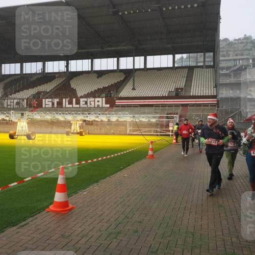 07.12.2025 - St. Pauli X-Mass-Run No. 15 Fabian Wolf http://msf.ph/oto/9364750 07.12.2025 10:08:42 Ziel 390, 707, 789, 947, 1002, 1031, 2247, 2248, 2521, 3212, 3332, 3335, 3495, 3671, 3759, 4205, 4232, 4234, 4451 meine-sportfotos.de