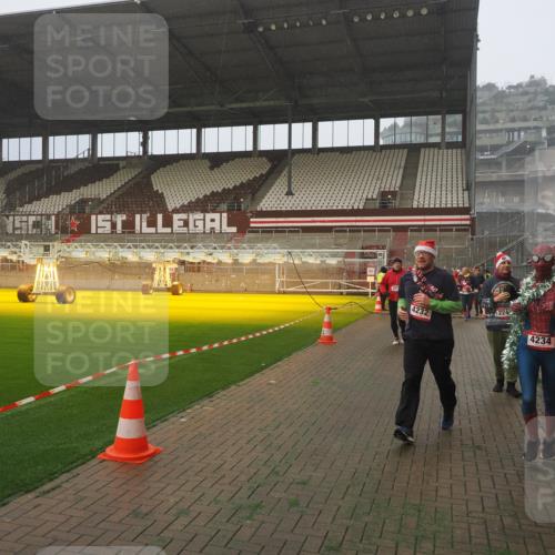 07.12.2025 - St. Pauli X-Mass-Run No. 15 Fabian Wolf http://msf.ph/oto/9364752 07.12.2025 10:08:42 Ziel 390, 707, 789, 947, 1002, 1031, 2247, 2248, 2521, 3212, 3332, 3335, 3495, 3671, 3759, 4205, 4232, 4234, 4451 meine-sportfotos.de