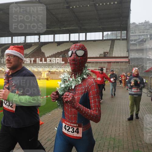 07.12.2025 - St. Pauli X-Mass-Run No. 15 Fabian Wolf http://msf.ph/oto/9364760 07.12.2025 10:08:44 Ziel 390, 707, 789, 947, 1002, 1031, 1176, 2247, 2248, 2521, 3212, 3332, 3335, 3495, 3671, 3759, 4205, 4232, 4234, 4451 meine-sportfotos.de