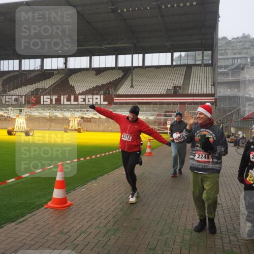 07.12.2025 - St. Pauli X-Mass-Run No. 15 Fabian Wolf http://msf.ph/oto/9364765 07.12.2025 10:08:45 Ziel 390, 707, 789, 947, 1002, 1031, 1176, 2247, 2248, 2521, 3212, 3332, 3335, 3495, 3671, 3759, 3904, 4205, 4232, 4234, 4451 meine-sportfotos.de