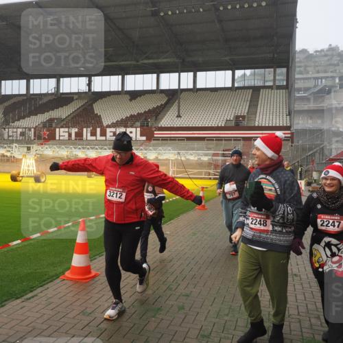 07.12.2025 - St. Pauli X-Mass-Run No. 15 Fabian Wolf http://msf.ph/oto/9364768 07.12.2025 10:08:46 Ziel 390, 707, 789, 947, 1002, 1031, 1176, 2247, 2248, 2521, 3212, 3332, 3335, 3495, 3671, 3759, 3904, 3907, 4205, 4232, 4234, 4451 meine-sportfotos.de