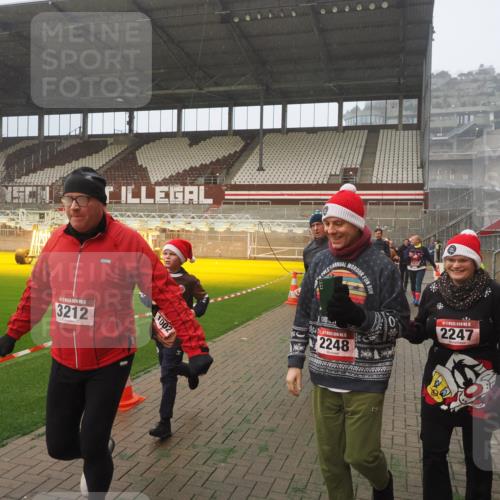 07.12.2025 - St. Pauli X-Mass-Run No. 15 Fabian Wolf http://msf.ph/oto/9364770 07.12.2025 10:08:46 Ziel 390, 707, 789, 947, 1002, 1031, 1176, 2247, 2248, 2521, 3212, 3332, 3335, 3495, 3671, 3759, 3904, 3907, 4205, 4232, 4234, 4451 meine-sportfotos.de