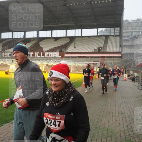 07.12.2025 - St. Pauli X-Mass-Run No. 15 Fabian Wolf http://msf.ph/oto/9364777 07.12.2025 10:08:48 Ziel 390, 707, 786, 789, 947, 1002, 1031, 1176, 2247, 2248, 2521, 3212, 3332, 3335, 3484, 3495, 3671, 3759, 3904, 3907, 4205, 4232, 4234, 4451 meine-sportfotos.de