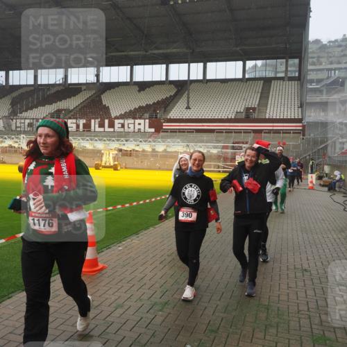 07.12.2025 - St. Pauli X-Mass-Run No. 15 Fabian Wolf http://msf.ph/oto/9364805 07.12.2025 10:08:55 Ziel 19, 390, 707, 786, 789, 947, 1002, 1031, 1176, 1570, 2126, 2521, 3212, 3300, 3332, 3335, 3484, 3671, 3891, 3904, 3907, 4066, 4067, 4068 meine-sportfotos.de