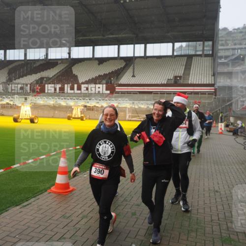 07.12.2025 - St. Pauli X-Mass-Run No. 15 Fabian Wolf http://msf.ph/oto/9364809 07.12.2025 10:08:56 Ziel 19, 390, 707, 786, 789, 947, 1002, 1031, 1176, 1570, 2126, 2521, 3212, 3300, 3332, 3335, 3484, 3671, 3891, 3904, 3907, 4066, 4067, 4068 meine-sportfotos.de