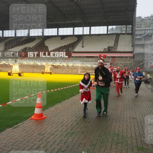 07.12.2025 - St. Pauli X-Mass-Run No. 15 Fabian Wolf http://msf.ph/oto/9364821 07.12.2025 10:08:58 Ziel 19, 390, 707, 786, 789, 947, 1002, 1031, 1176, 1461, 1465, 1570, 1575, 1576, 2126, 2521, 3300, 3332, 3335, 3484, 3891, 3904, 3907, 4066, 4067, 4068 meine-sportfotos.de
