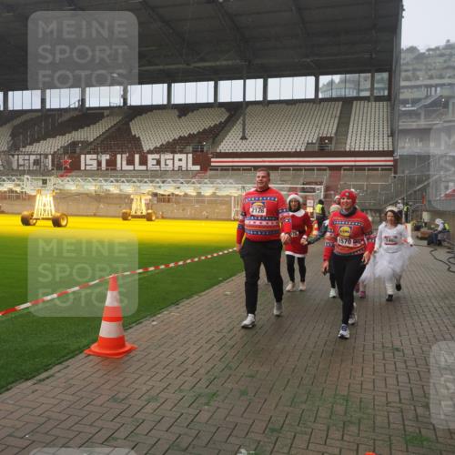 07.12.2025 - St. Pauli X-Mass-Run No. 15 Fabian Wolf http://msf.ph/oto/9364846 07.12.2025 10:09:05 Ziel 19, 786, 1461, 1465, 1570, 1575, 1576, 2126, 3300, 3484, 3891, 3904, 3907, 4066, 4067, 4068, 4113, 4666 meine-sportfotos.de