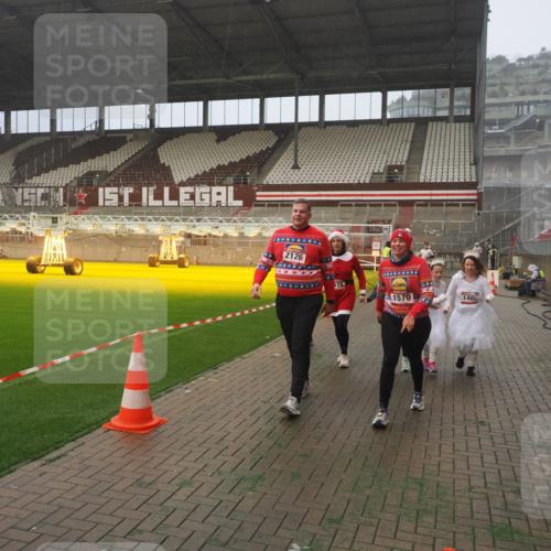 07.12.2025 - St. Pauli X-Mass-Run No. 15 Fabian Wolf http://msf.ph/oto/9364848 07.12.2025 10:09:05 Ziel 19, 786, 1461, 1465, 1570, 1575, 1576, 2126, 3300, 3484, 3891, 3904, 3907, 4066, 4067, 4068, 4113, 4666 meine-sportfotos.de