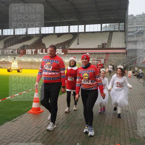 07.12.2025 - St. Pauli X-Mass-Run No. 15 Fabian Wolf http://msf.ph/oto/9364854 07.12.2025 10:09:06 Ziel 19, 786, 1461, 1465, 1570, 1575, 1576, 2126, 3300, 3484, 3891, 3907, 4066, 4067, 4068, 4113, 4666 meine-sportfotos.de