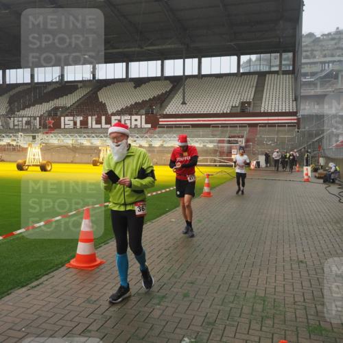 07.12.2025 - St. Pauli X-Mass-Run No. 15 Fabian Wolf http://msf.ph/oto/9364866 07.12.2025 10:09:10 Ziel 19, 1461, 1465, 1570, 1575, 1576, 2126, 3300, 3891, 4066, 4067, 4068, 4113, 4666 meine-sportfotos.de