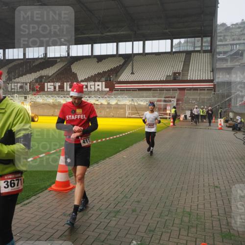 07.12.2025 - St. Pauli X-Mass-Run No. 15 Fabian Wolf http://msf.ph/oto/9364870 07.12.2025 10:09:12 Ziel 881, 896, 960, 1461, 1465, 1570, 1575, 1576, 2126, 3300, 3891, 4066, 4067, 4068, 4113, 4666 meine-sportfotos.de