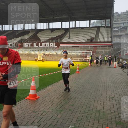 07.12.2025 - St. Pauli X-Mass-Run No. 15 Fabian Wolf http://msf.ph/oto/9364873 07.12.2025 10:09:13 Ziel 881, 896, 960, 1461, 1465, 1570, 1575, 1576, 2126, 4066, 4067, 4068, 4113, 4666 meine-sportfotos.de