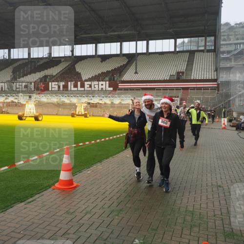 07.12.2025 - St. Pauli X-Mass-Run No. 15 Fabian Wolf http://msf.ph/oto/9364886 07.12.2025 10:09:20 Ziel 881, 896, 899, 960, 1718, 3493, 3756, 4113, 4666 meine-sportfotos.de
