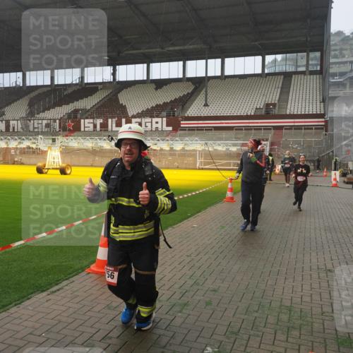 07.12.2025 - St. Pauli X-Mass-Run No. 15 Fabian Wolf http://msf.ph/oto/9364910 07.12.2025 10:09:27 Ziel 800, 881, 896, 899, 960, 1243, 1248, 1718, 3493, 3756 meine-sportfotos.de
