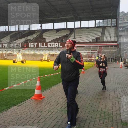 07.12.2025 - St. Pauli X-Mass-Run No. 15 Fabian Wolf http://msf.ph/oto/9364913 07.12.2025 10:09:29 Ziel 800, 881, 896, 899, 960, 1243, 1248, 1718, 3493, 3756 meine-sportfotos.de