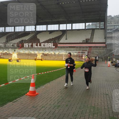 07.12.2025 - St. Pauli X-Mass-Run No. 15 Fabian Wolf http://msf.ph/oto/9364930 07.12.2025 10:09:41 Ziel 800, 1026, 1172, 1191, 1243, 1248 meine-sportfotos.de