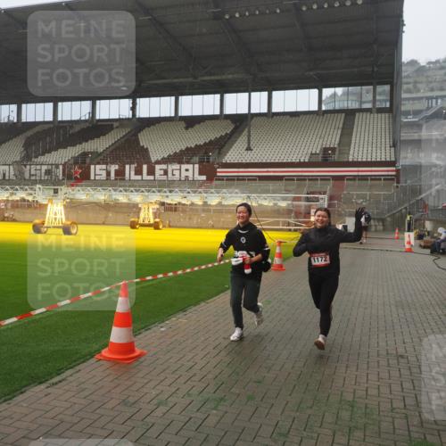 07.12.2025 - St. Pauli X-Mass-Run No. 15 Fabian Wolf http://msf.ph/oto/9364931 07.12.2025 10:09:42 Ziel 800, 1026, 1172, 1191 meine-sportfotos.de