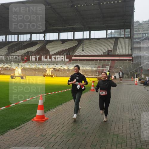 07.12.2025 - St. Pauli X-Mass-Run No. 15 Fabian Wolf http://msf.ph/oto/9364932 07.12.2025 10:09:42 Ziel 800, 1026, 1172, 1191 meine-sportfotos.de