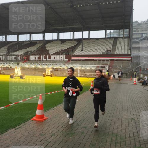 07.12.2025 - St. Pauli X-Mass-Run No. 15 Fabian Wolf http://msf.ph/oto/9364933 07.12.2025 10:09:42 Ziel 800, 1026, 1172, 1191 meine-sportfotos.de