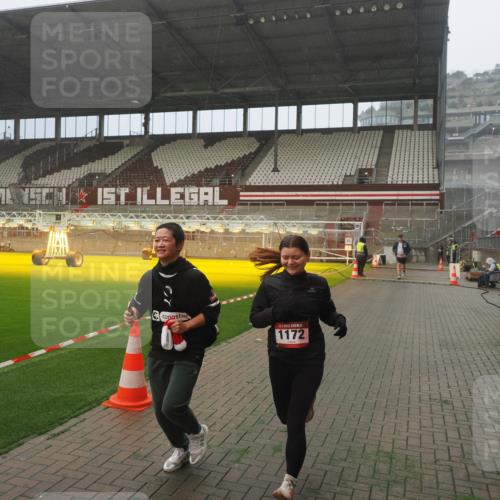 07.12.2025 - St. Pauli X-Mass-Run No. 15 Fabian Wolf http://msf.ph/oto/9364935 07.12.2025 10:09:42 Ziel 800, 1026, 1172, 1191 meine-sportfotos.de