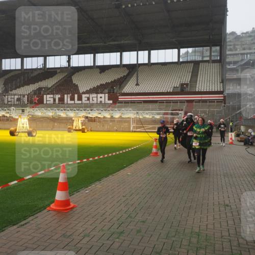 07.12.2025 - St. Pauli X-Mass-Run No. 15 Fabian Wolf http://msf.ph/oto/9364947 07.12.2025 10:09:56 Ziel 989, 1026, 1256, 1257, 1678, 2502, 2504, 2560, 3245, 3246, 3410, 3411 meine-sportfotos.de