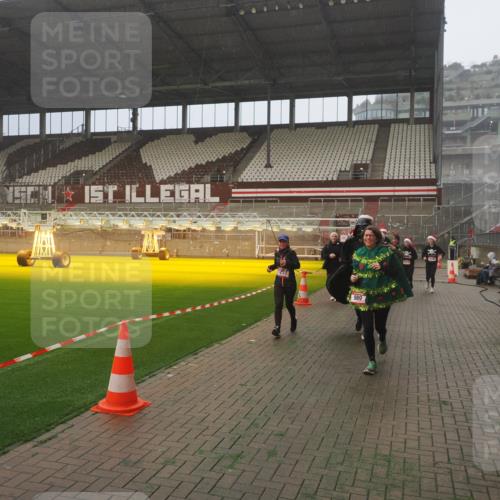07.12.2025 - St. Pauli X-Mass-Run No. 15 Fabian Wolf http://msf.ph/oto/9364952 07.12.2025 10:09:57 Ziel 989, 1026, 1256, 1257, 1678, 2502, 2504, 2560, 3245, 3246, 3410, 3411 meine-sportfotos.de
