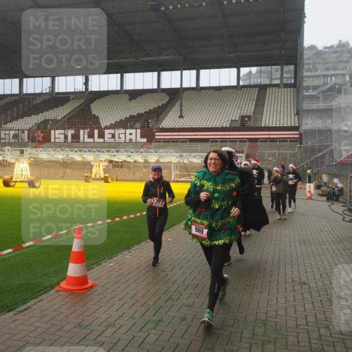 07.12.2025 - St. Pauli X-Mass-Run No. 15 Fabian Wolf http://msf.ph/oto/9364956 07.12.2025 10:09:58 Ziel 989, 1026, 1256, 1257, 1678, 2502, 2504, 2560, 3245, 3246, 3410, 3411 meine-sportfotos.de