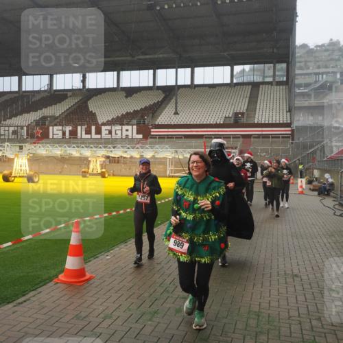 07.12.2025 - St. Pauli X-Mass-Run No. 15 Fabian Wolf http://msf.ph/oto/9364957 07.12.2025 10:09:58 Ziel 989, 1026, 1256, 1257, 1678, 2502, 2504, 2560, 3245, 3246, 3410, 3411 meine-sportfotos.de