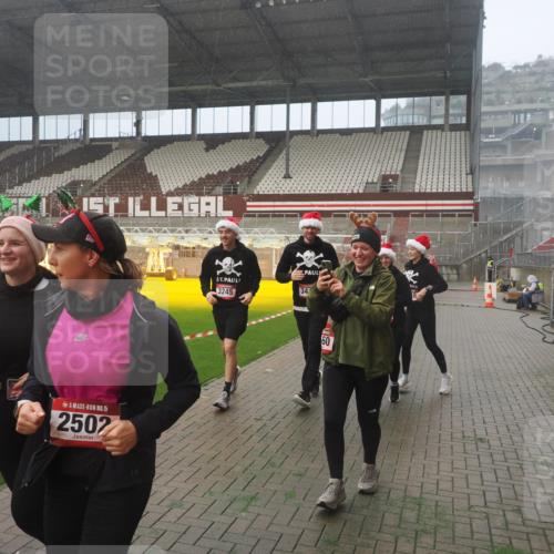07.12.2025 - St. Pauli X-Mass-Run No. 15 Fabian Wolf http://msf.ph/oto/9364972 07.12.2025 10:10:02 Ziel 989, 1256, 1257, 1678, 1732, 2502, 2504, 2560, 3245, 3246, 3410, 3411 meine-sportfotos.de