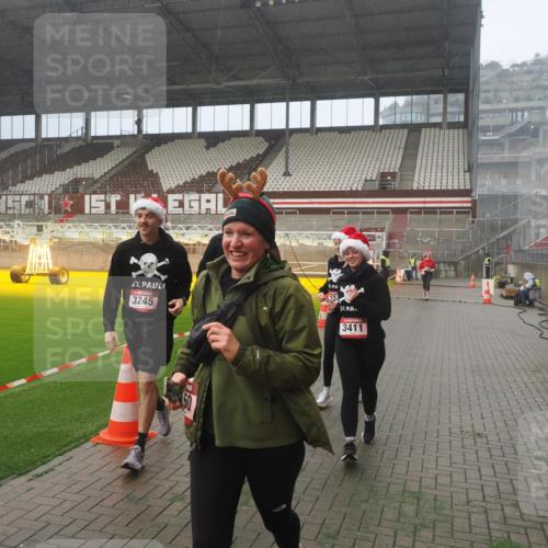 07.12.2025 - St. Pauli X-Mass-Run No. 15 Fabian Wolf http://msf.ph/oto/9364976 07.12.2025 10:10:03 Ziel 989, 1256, 1257, 1678, 1732, 2502, 2504, 2560, 3245, 3246, 3410, 3411 meine-sportfotos.de