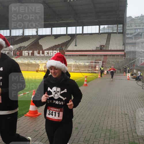 07.12.2025 - St. Pauli X-Mass-Run No. 15 Fabian Wolf http://msf.ph/oto/9364981 07.12.2025 10:10:04 Ziel 989, 1256, 1257, 1678, 1732, 2502, 2504, 2560, 3245, 3246, 3410, 3411 meine-sportfotos.de