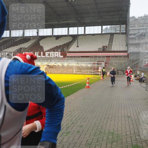 07.12.2025 - St. Pauli X-Mass-Run No. 15 Fabian Wolf http://msf.ph/oto/9365000 07.12.2025 10:10:13 Ziel 962, 1399, 1732, 3410, 3411, 4358, 4507 meine-sportfotos.de