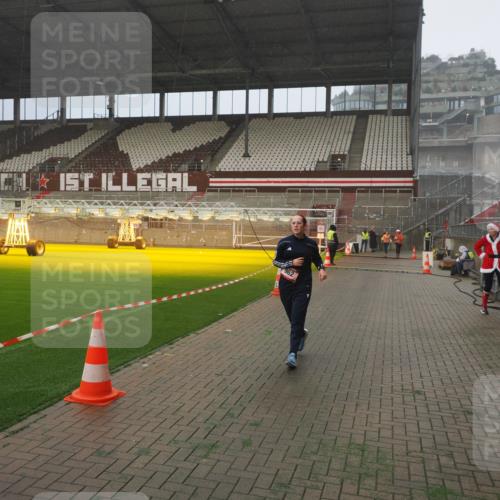 07.12.2025 - St. Pauli X-Mass-Run No. 15 Fabian Wolf http://msf.ph/oto/9365002 07.12.2025 10:10:16 Ziel 962, 1399, 1732, 4358, 4507 meine-sportfotos.de