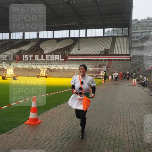 07.12.2025 - St. Pauli X-Mass-Run No. 15 Fabian Wolf http://msf.ph/oto/9365064 07.12.2025 10:10:48 Ziel 1426, 1768, 4885 meine-sportfotos.de