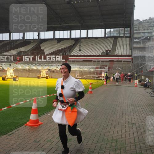 07.12.2025 - St. Pauli X-Mass-Run No. 15 Fabian Wolf http://msf.ph/oto/9365066 07.12.2025 10:10:49 Ziel 979, 1426, 1768, 2530, 4885 meine-sportfotos.de