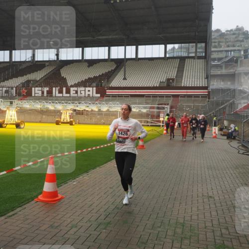 07.12.2025 - St. Pauli X-Mass-Run No. 15 Fabian Wolf http://msf.ph/oto/9365077 07.12.2025 10:10:54 Ziel 57, 979, 983, 1148, 1149, 1150, 1426, 1768, 1929, 2530, 4885 meine-sportfotos.de