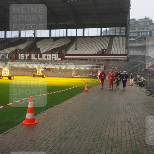 07.12.2025 - St. Pauli X-Mass-Run No. 15 Fabian Wolf http://msf.ph/oto/9365080 07.12.2025 10:10:55 Ziel 57, 979, 983, 1148, 1149, 1150, 1426, 1768, 1929, 1935, 2530, 4885 meine-sportfotos.de