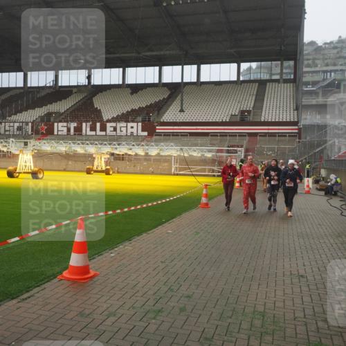 07.12.2025 - St. Pauli X-Mass-Run No. 15 Fabian Wolf http://msf.ph/oto/9365082 07.12.2025 10:10:56 Ziel 57, 979, 983, 1148, 1149, 1150, 1426, 1768, 1929, 1935, 2530, 4885 meine-sportfotos.de
