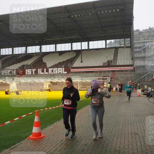 07.12.2025 - St. Pauli X-Mass-Run No. 15 Fabian Wolf http://msf.ph/oto/9365137 07.12.2025 10:11:17 Ziel 1969, 3354, 3815, 4499, 4525, 4661 meine-sportfotos.de