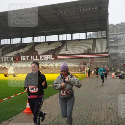 07.12.2025 - St. Pauli X-Mass-Run No. 15 Fabian Wolf http://msf.ph/oto/9365140 07.12.2025 10:11:18 Ziel 1969, 3354, 3815, 4499, 4525, 4659, 4661 meine-sportfotos.de