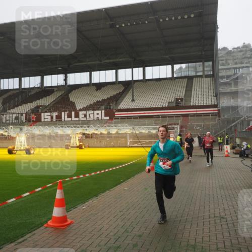 07.12.2025 - St. Pauli X-Mass-Run No. 15 Fabian Wolf http://msf.ph/oto/9365142 07.12.2025 10:11:20 Ziel 1969, 3354, 3815, 4499, 4525, 4659, 4661 meine-sportfotos.de