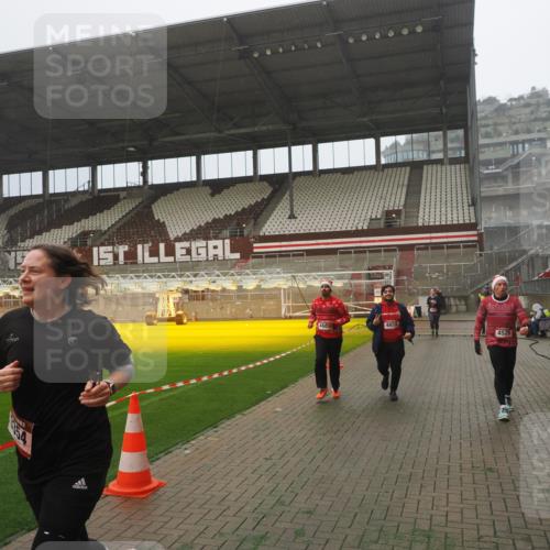 07.12.2025 - St. Pauli X-Mass-Run No. 15 Fabian Wolf http://msf.ph/oto/9365152 07.12.2025 10:11:25 Ziel 1969, 3354, 3815, 4499, 4525, 4659, 4661, 4662 meine-sportfotos.de