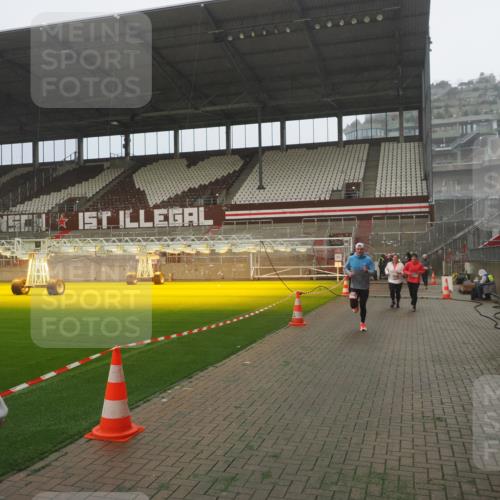 07.12.2025 - St. Pauli X-Mass-Run No. 15 Fabian Wolf http://msf.ph/oto/9365214 07.12.2025 10:11:47 Ziel 670, 2906, 2909, 3085, 3761, 3767, 3909, 3935 meine-sportfotos.de